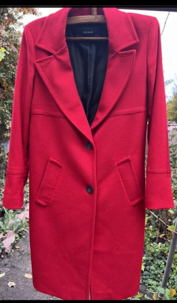 Manteau long en laine rouge❤️ Zara avec poches comme neuf✨️✨️✨️👌  sans défaut  taille s  ❤️ 
