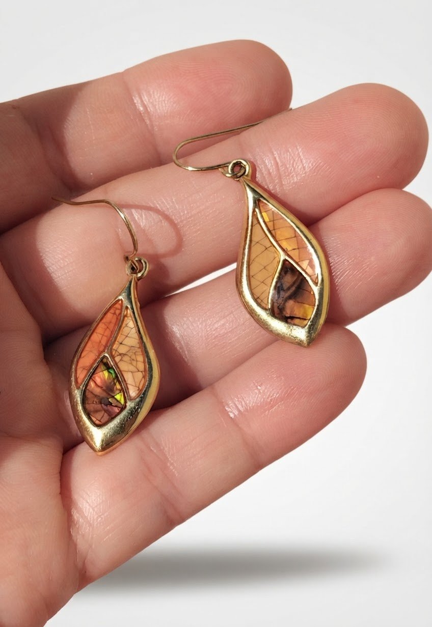 Boucles d'oreilles dorées, nacre