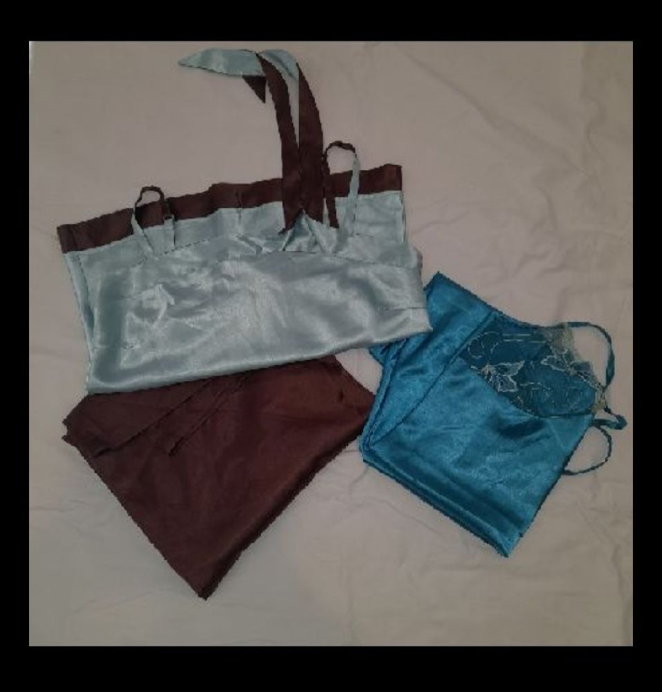 Lot: lingerie caprice 🦋turquoise 🦋+top double face satin vert d'eau et marron  + un pantalon