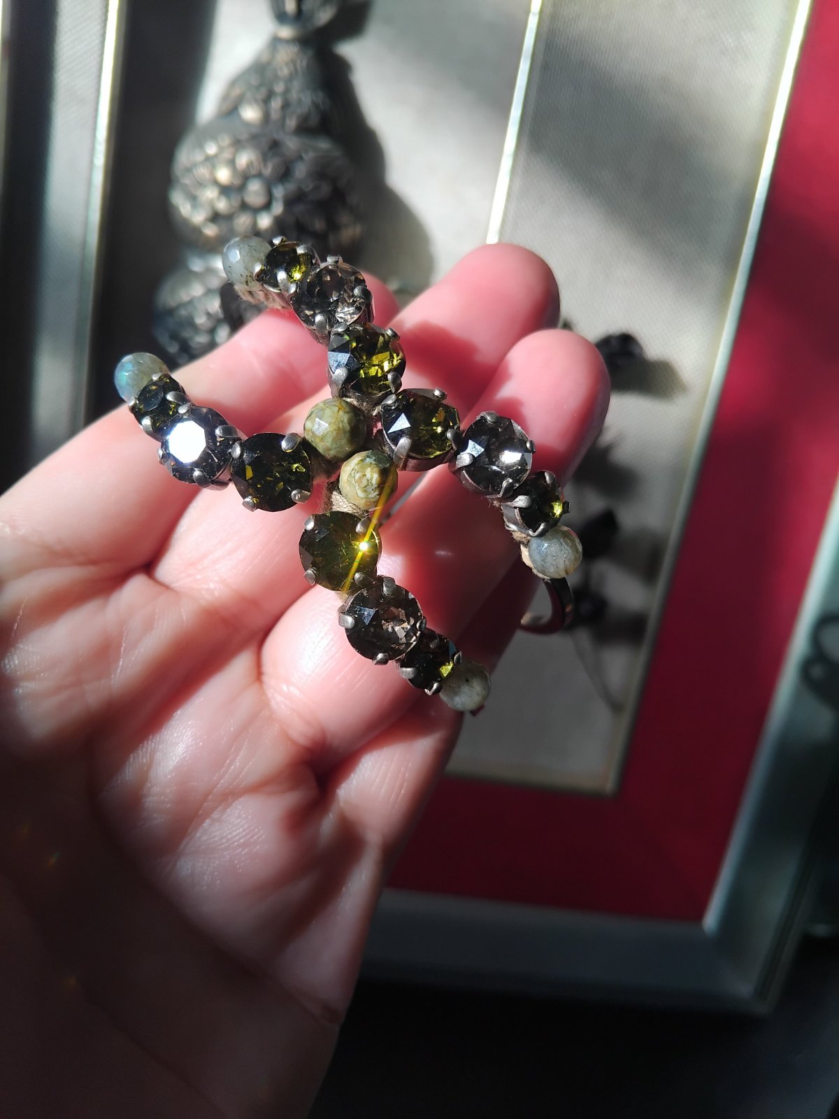 Bracelet manchette: Jaspe, Labradorite et Cristaux Étincelants. 