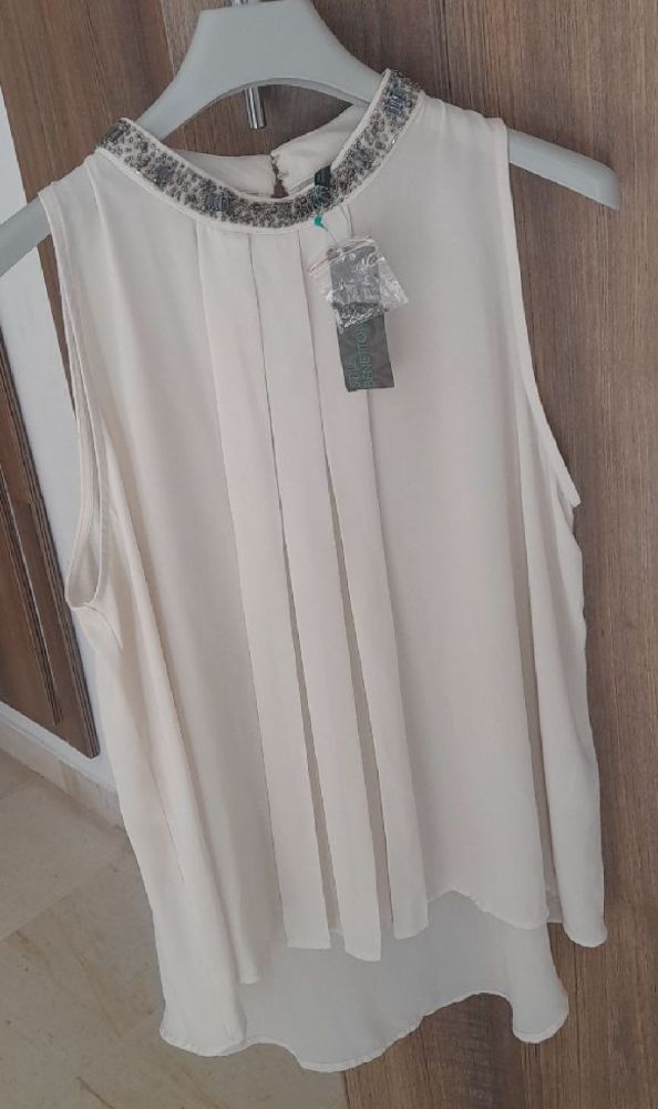 Benetton 🦋col bijoux 🦋neuf avec étiquette 💕beige crème 💕يلبس حتى 42
