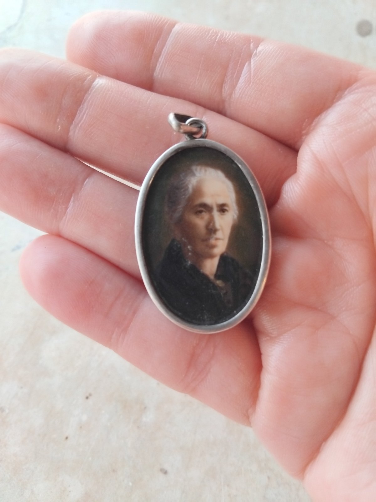 Pendentif ancien en argent et miniature portrait vintage
