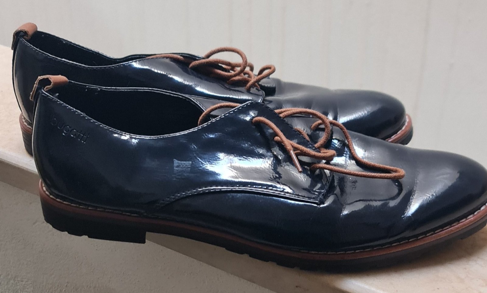 Derbies femme pointure 41 de la marque bugatti