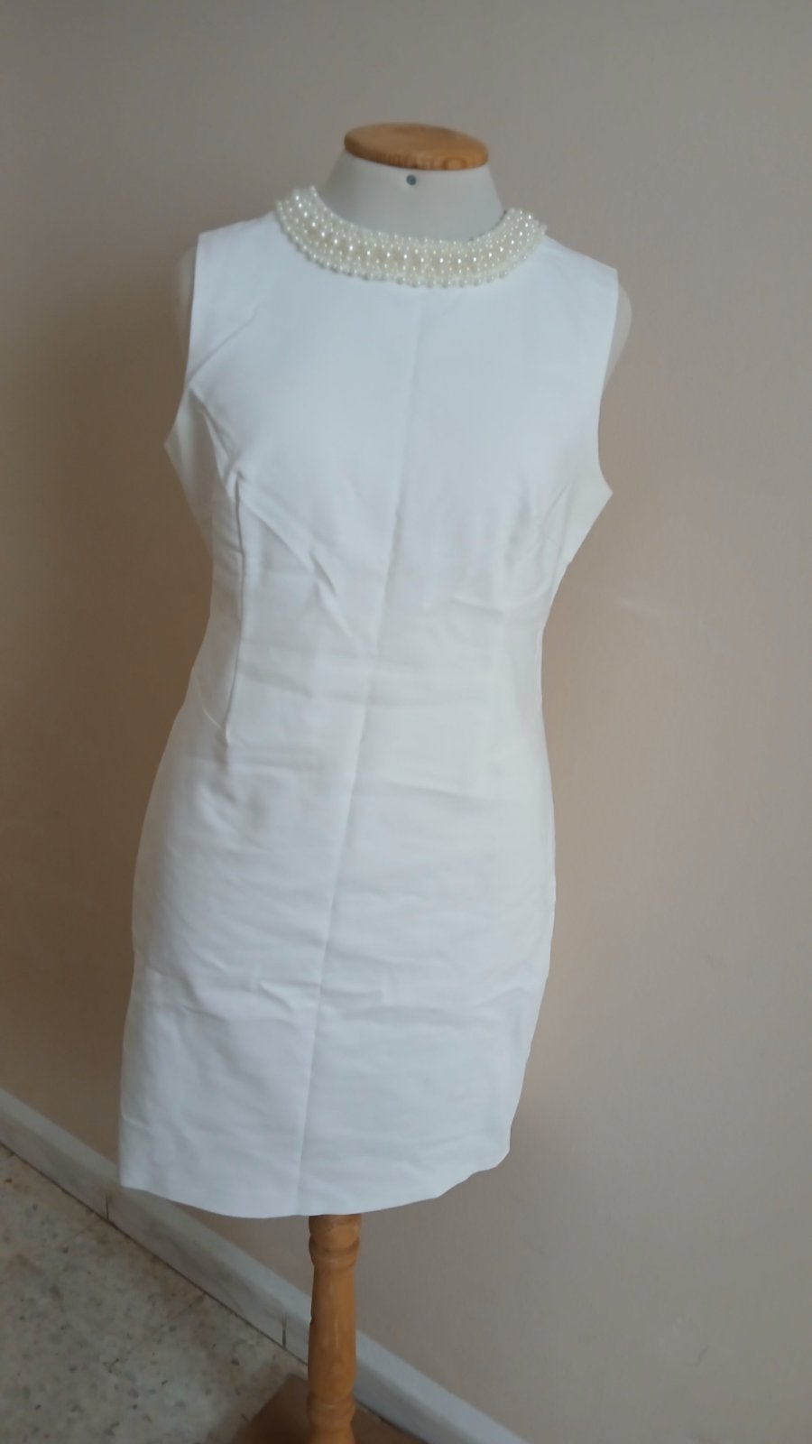 Robe blanche sympa,chic  ,la taille 38,40 