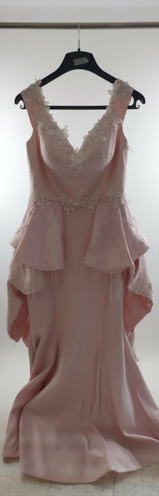 Robe soirée rose poudré, chic, avec baroque et des détails magnifiques,sans défaut, sans tâche,la taille 36,38 