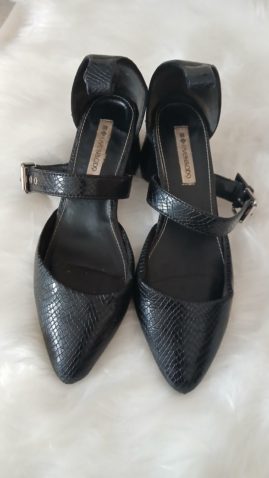 Escarpins noire chic, tendance 2026,bon qualité, pointure 39,prix 25dt