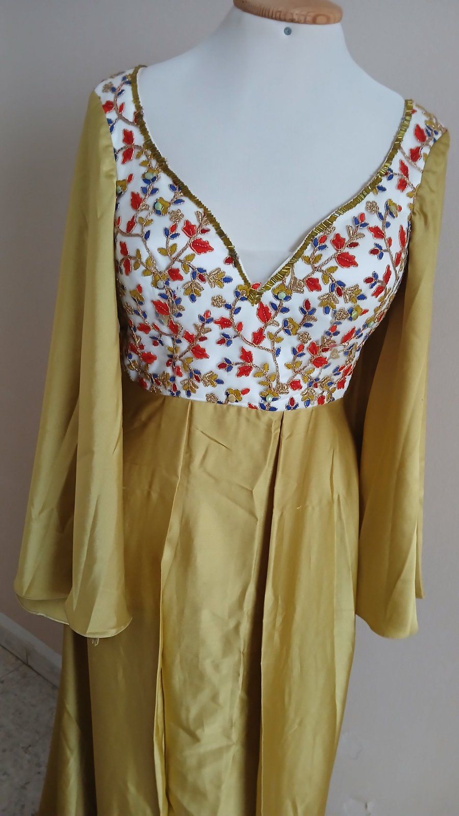 Robe longue, soiree,vert kiwi, la taille 40,42 
