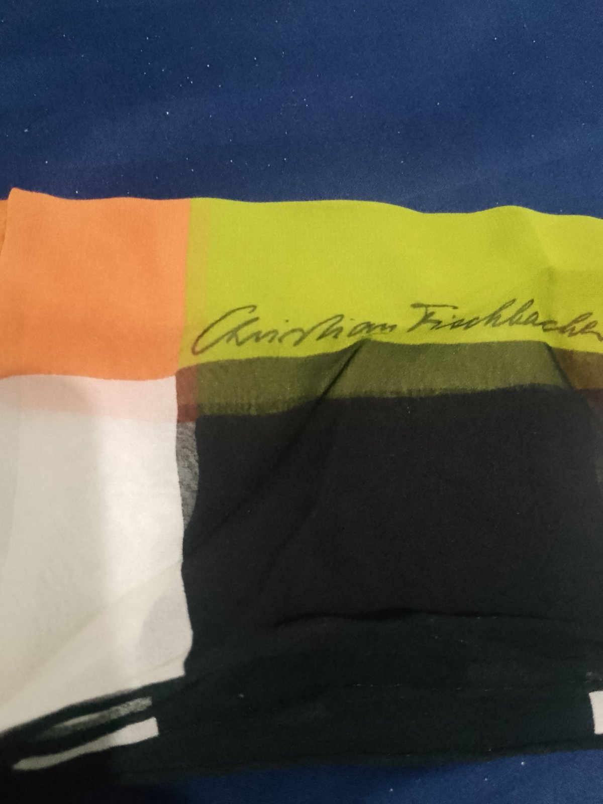 Grand foulard en soie neuf