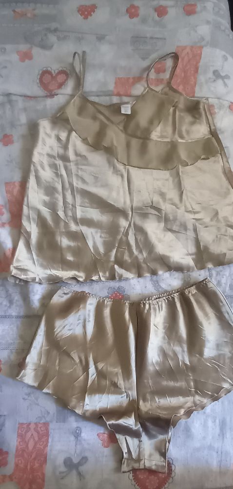 lingeries  2 pièces satiné  t42/44
