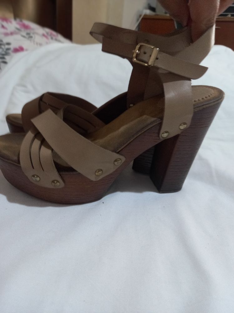 sandales talons beige