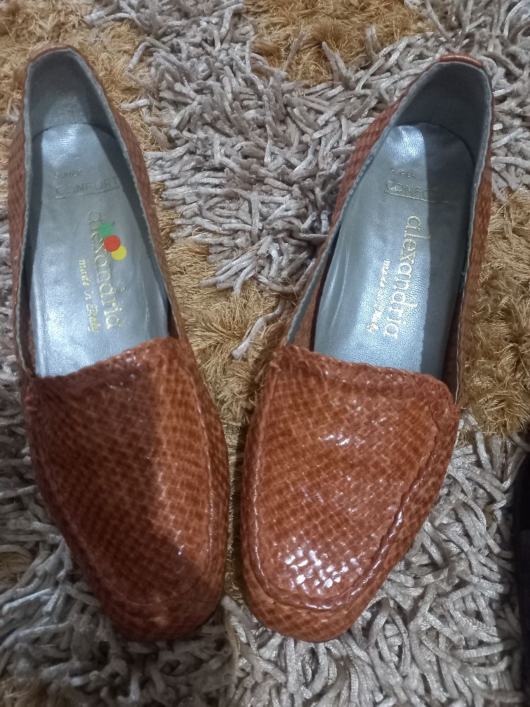 mocassin camel très  chic  de Alexandria Italie 