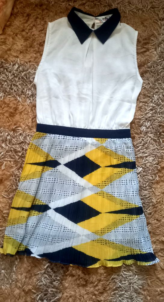 jolie petite robe habillé très  classe