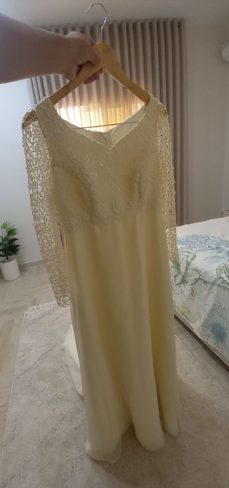 très jolie robe de fiançaille  ou soiré trés chic
