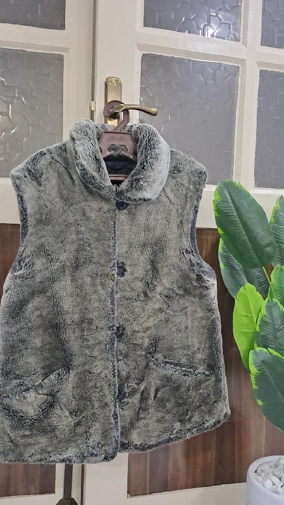Veste sans manches  fourure marque Italian Design