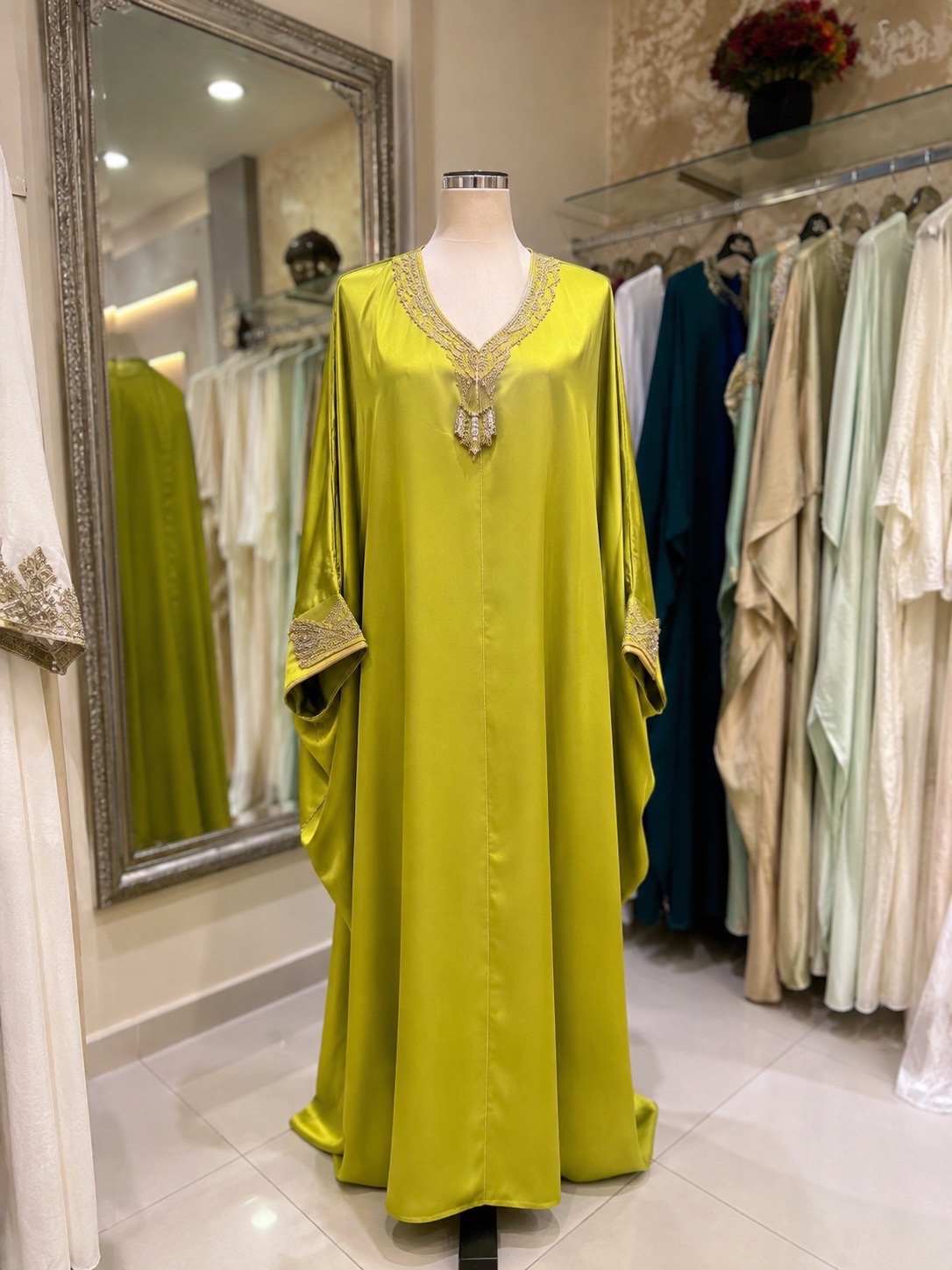 Caftan 100% en soie en vert kiwi 🥝