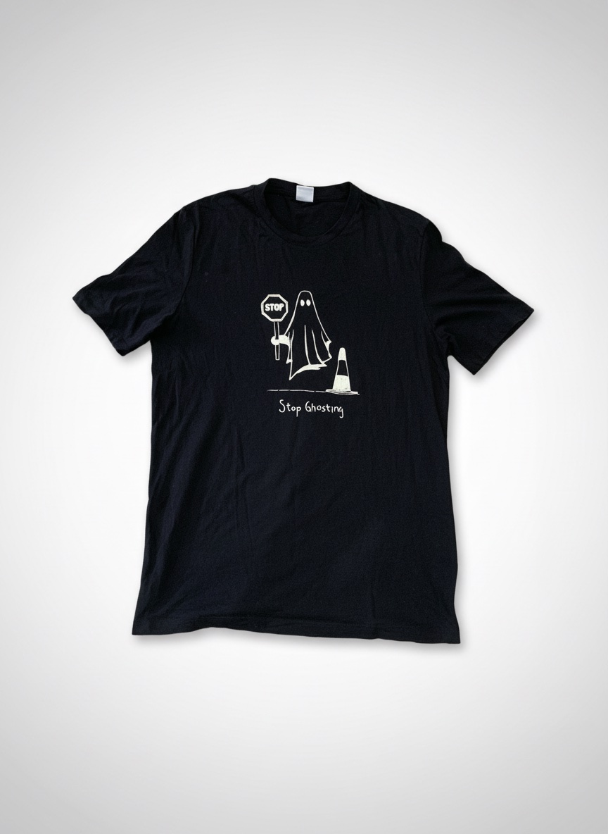 T-shirt noir avec logo devant 
