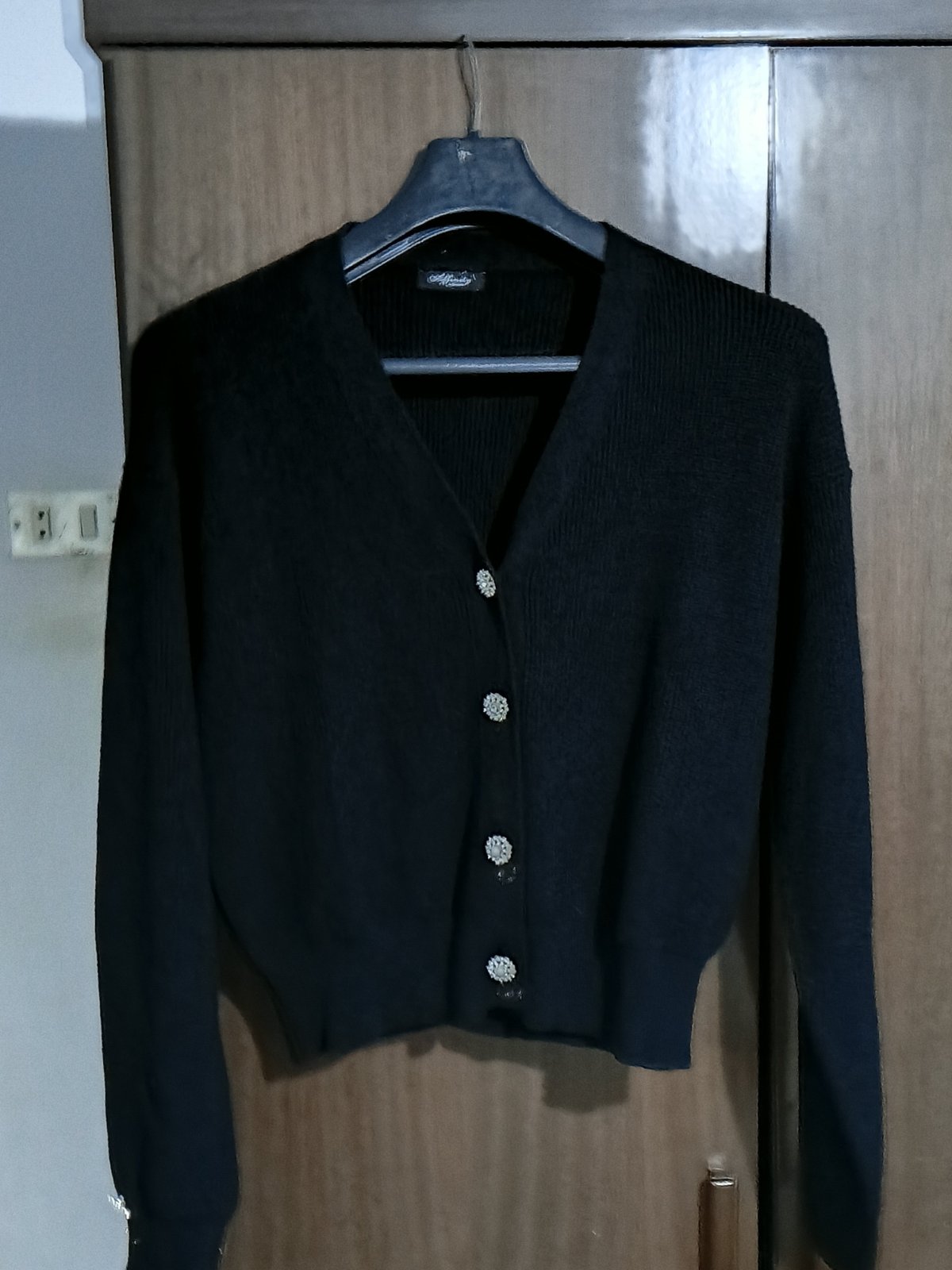 Cardigan neuf jamais porte haut qalite