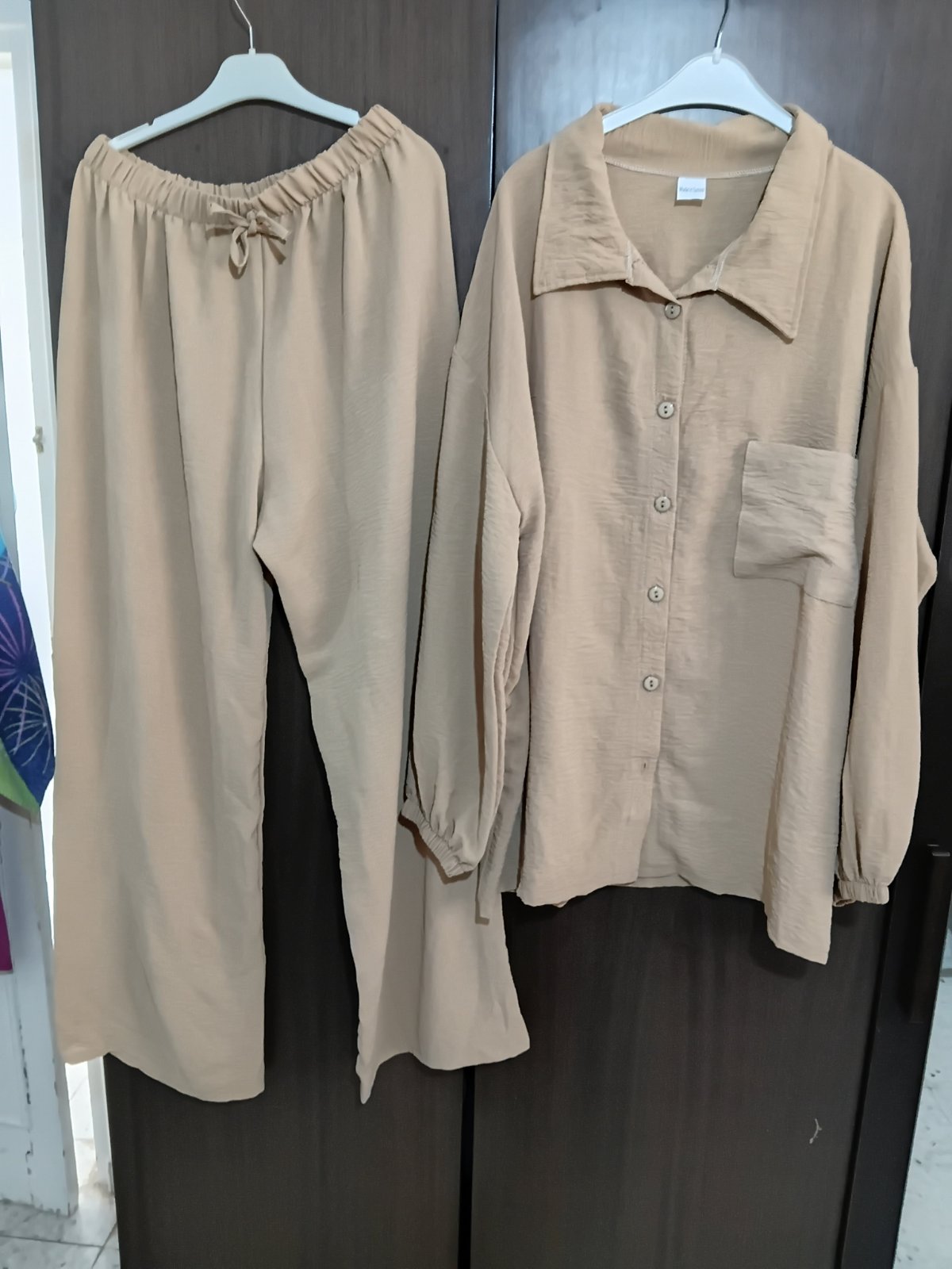 Set femme très jolie neuf jamais porté tlabes taille unique 
