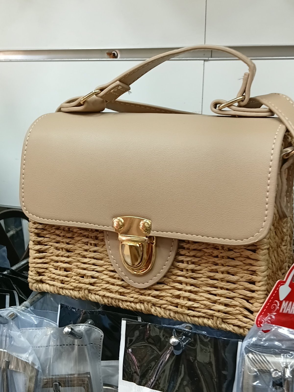 Sac bandoulière très chic neuf 