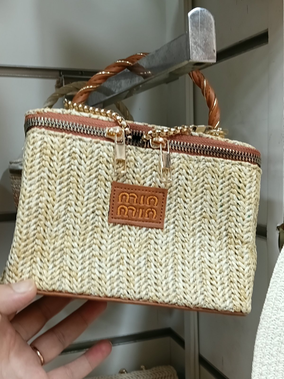 Sac bandoulière très chic neuf jamais porté 