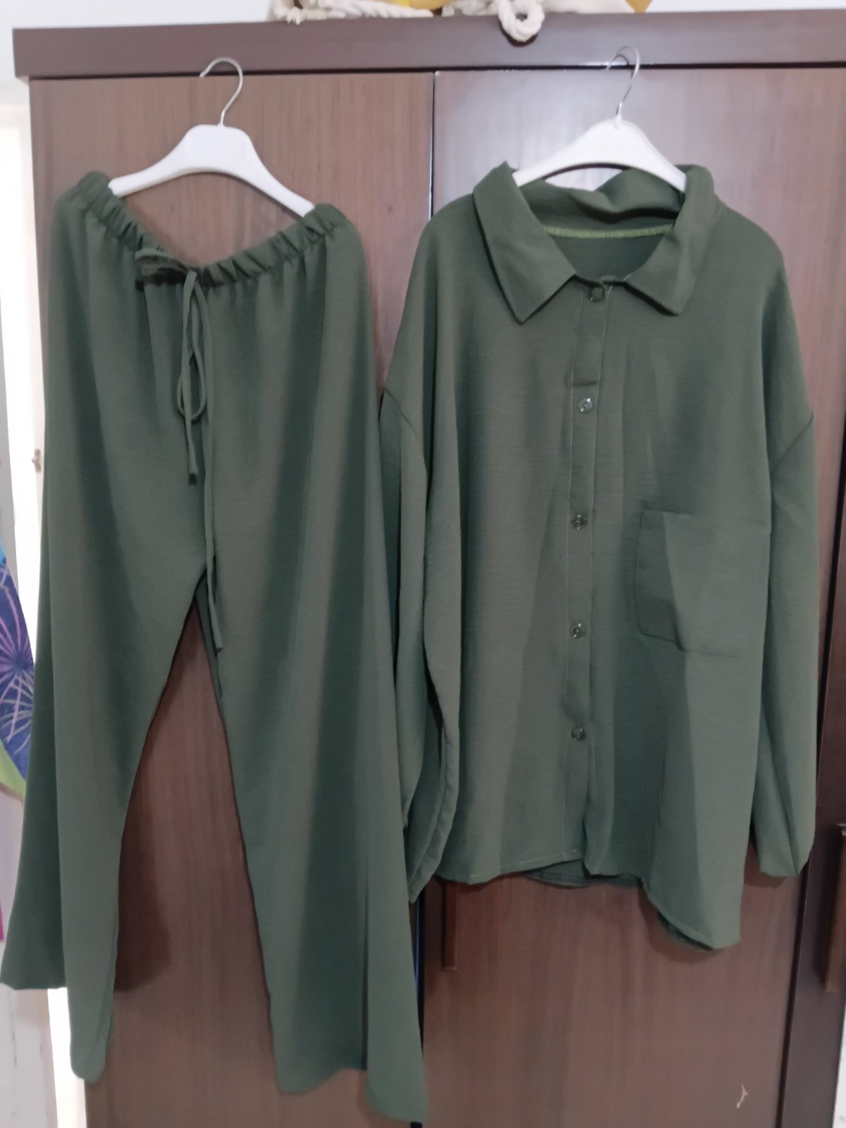 Set femme très jolie neuf jamais porté tlabes taille unique 