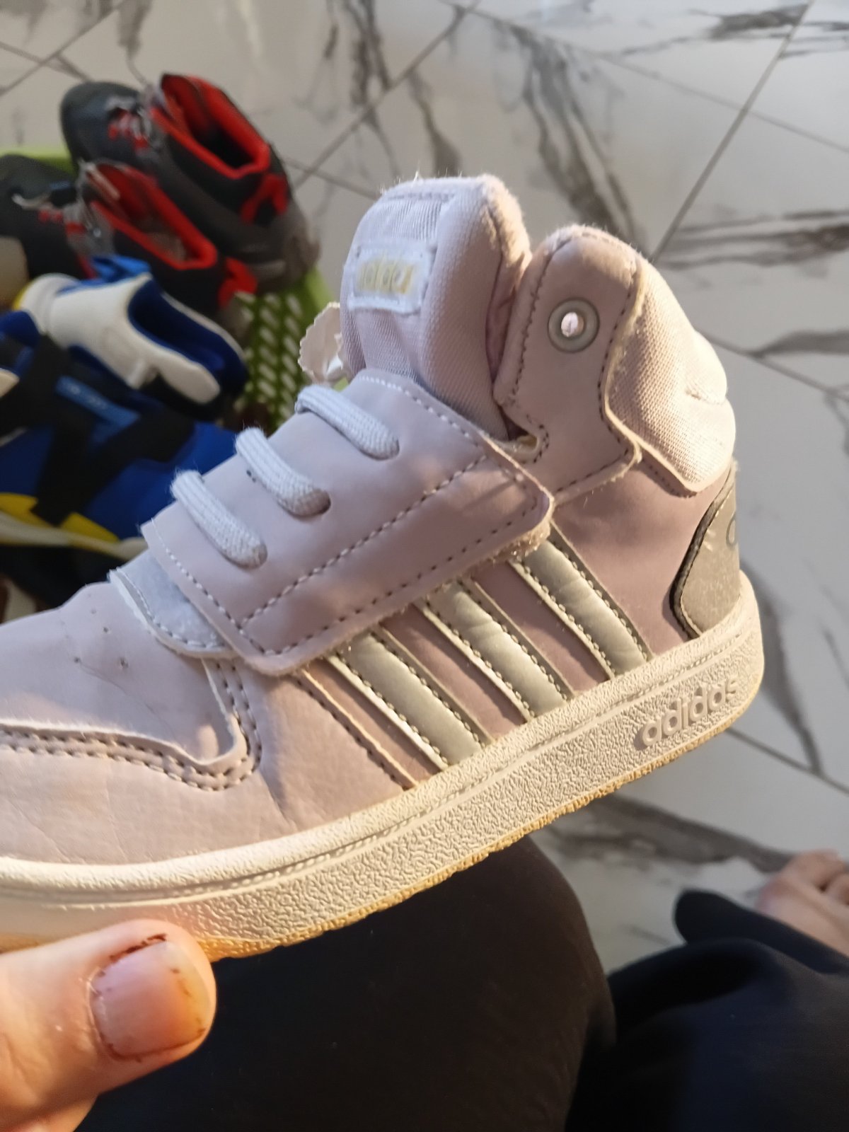 Basket Adidas pour fille p 26 neuf 