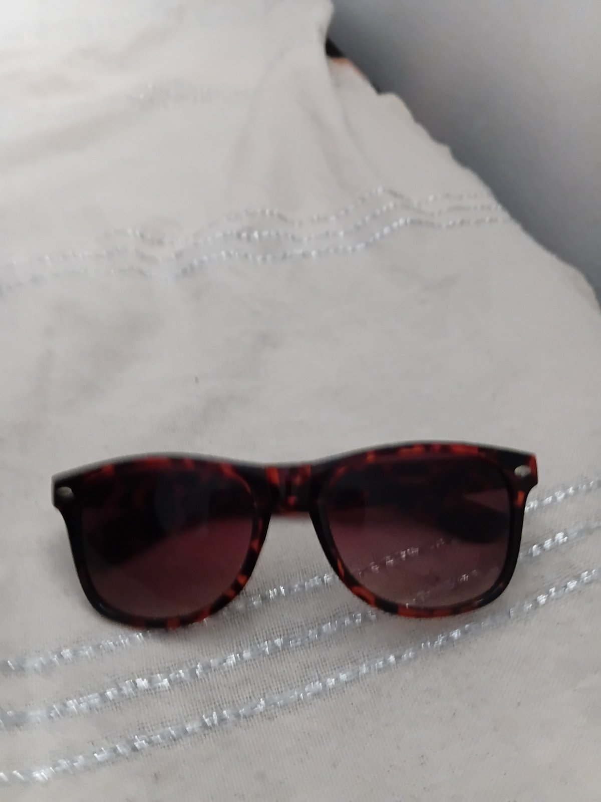 Lunette solaire pour femme neuf 