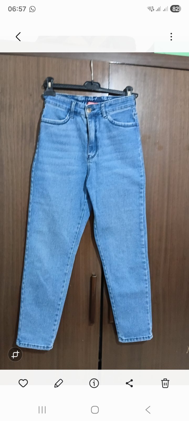 Boyfriend neuf jamais porté yolo taille 36 et 38 