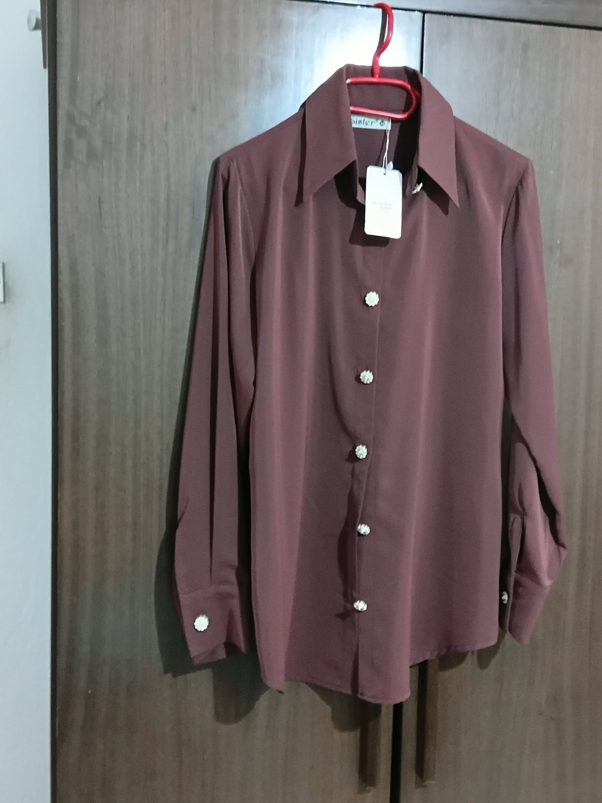 Chemise neuf jamais porté tlabes 36 et 38 thabel  bon qualité 