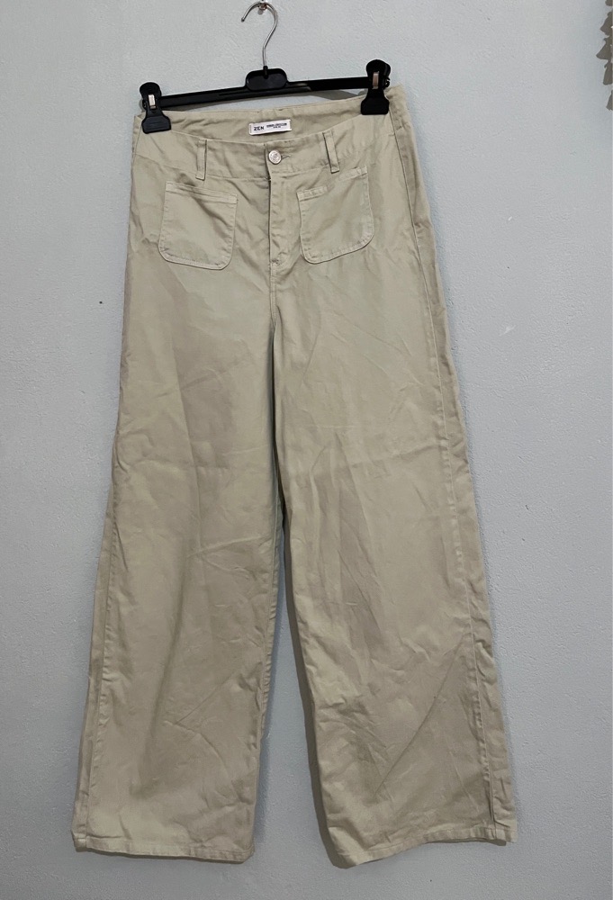 Jean vert pastel zen neuf de taille 38 portée une seul fois