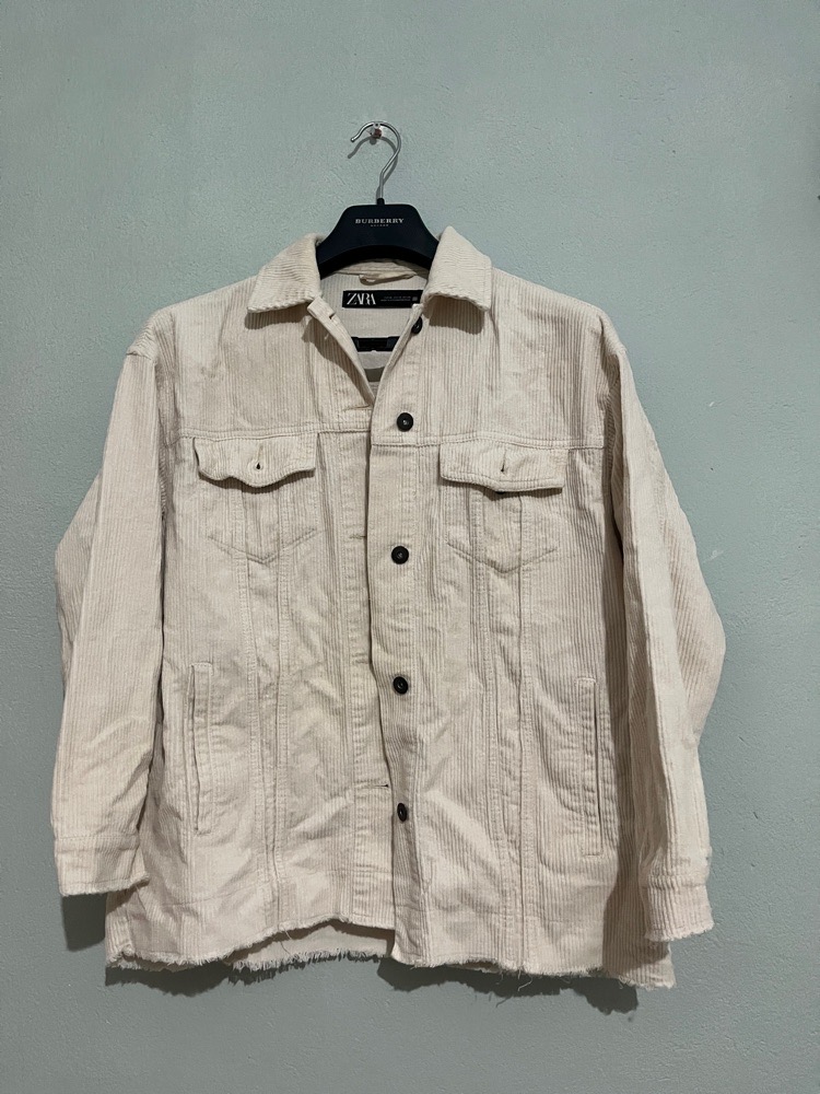 Veste beige en velours côtelé Zara