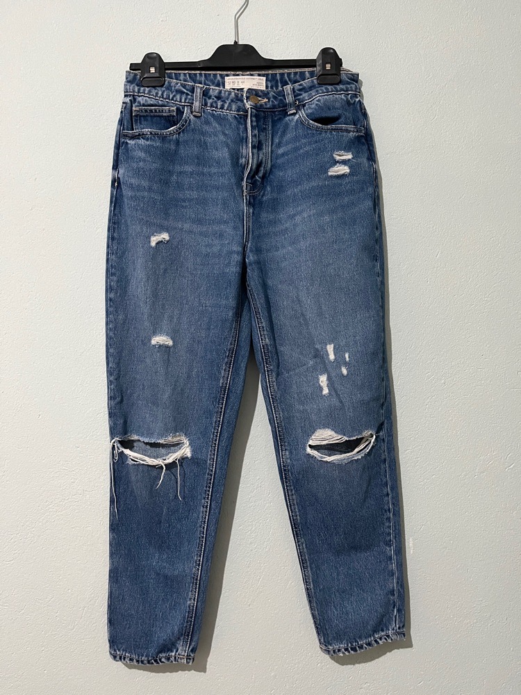 Un jean mom neuf de taille 40 