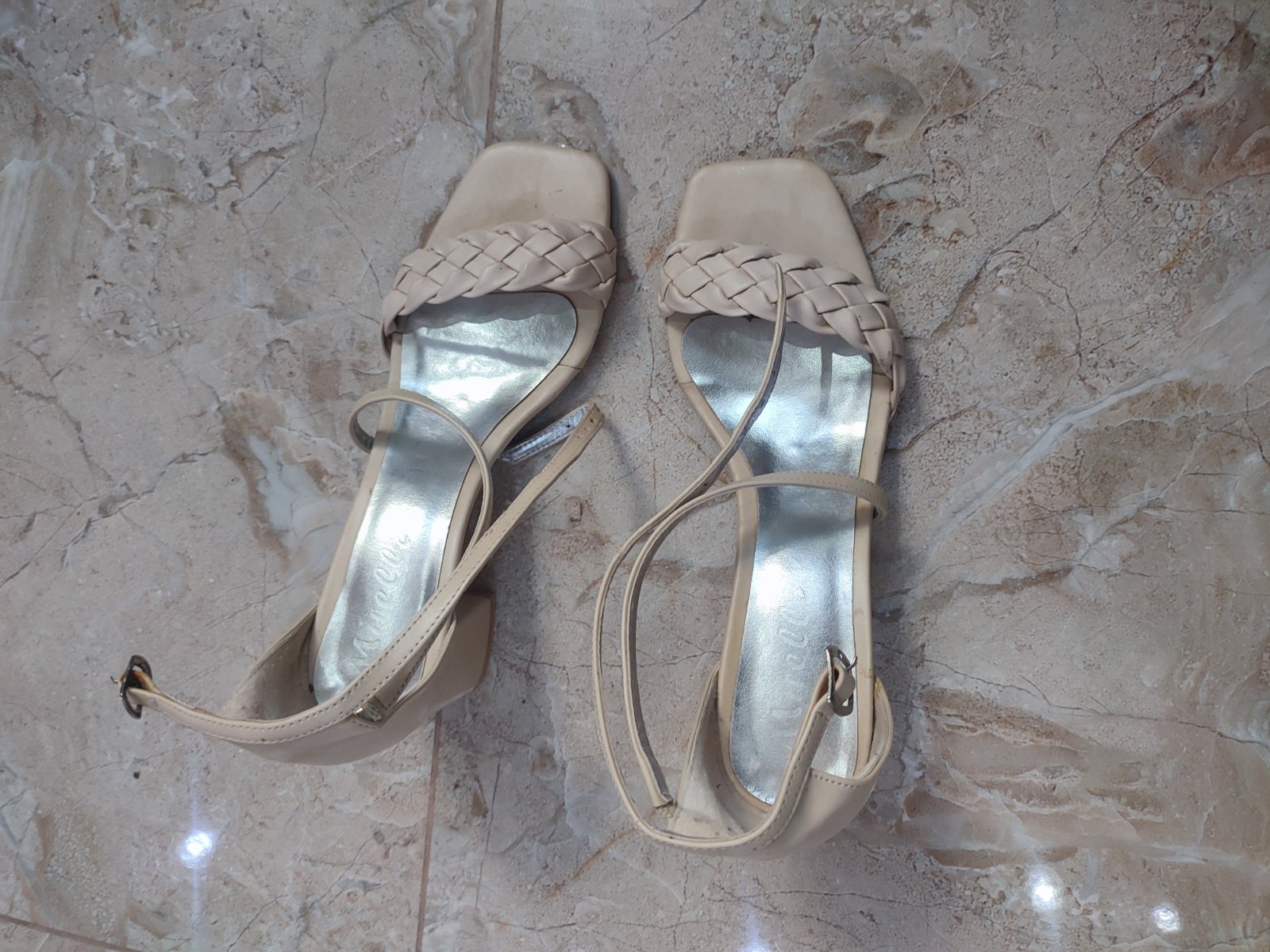 Sandale beige pour femme 