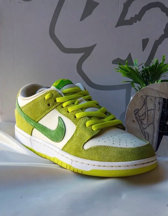 Nike SB Dunk Low "Green Apple"