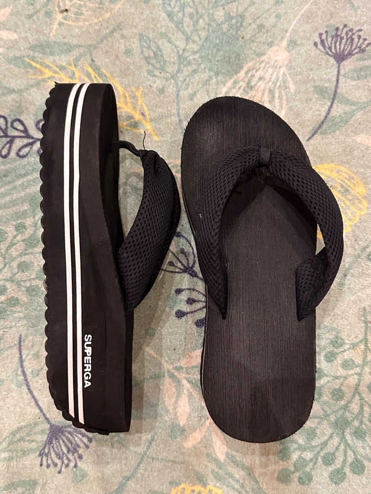 Des mules compensées noir SUPERGA pointure 36