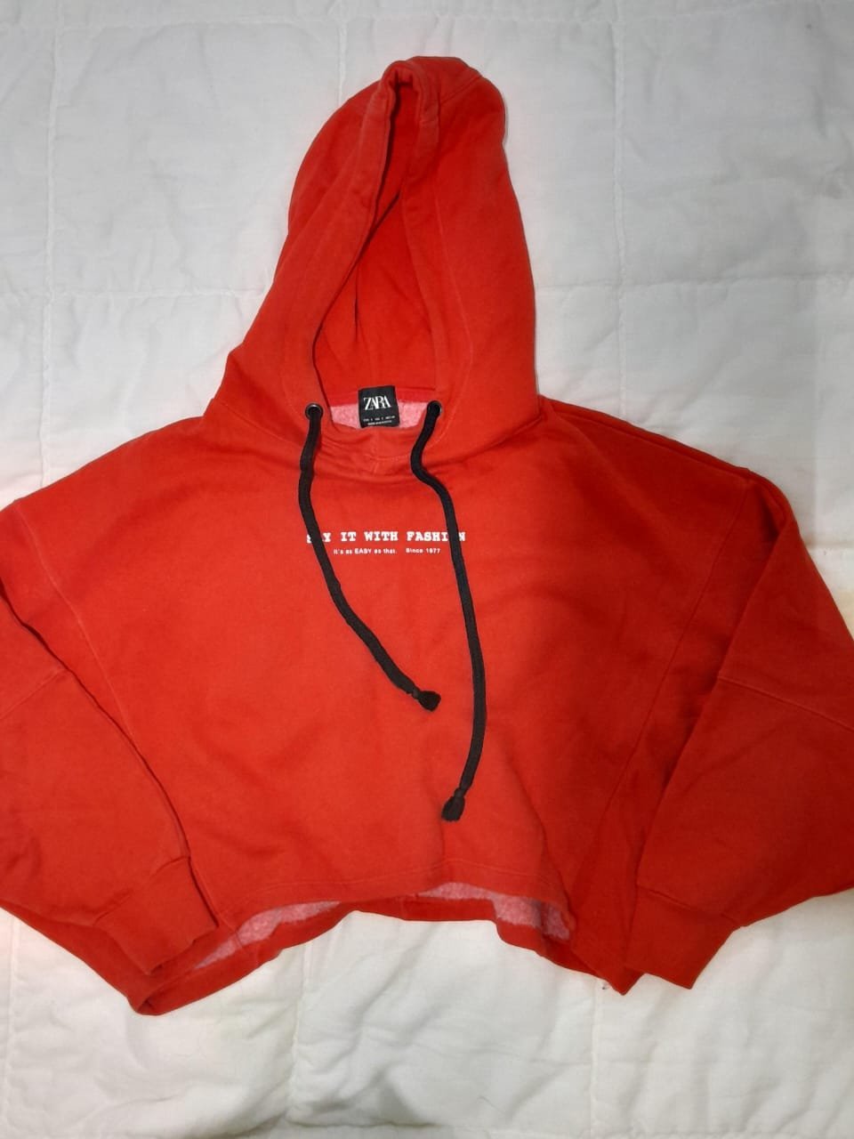 Capuche rouge crop top