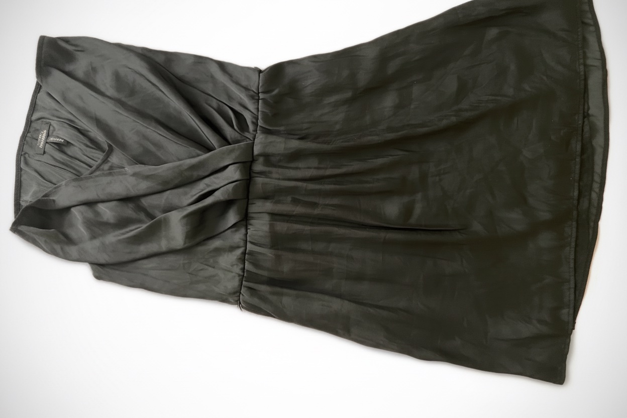 Robe noire mango