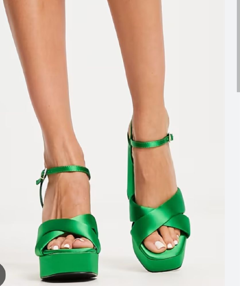 Sandal vert marque stradivarius 