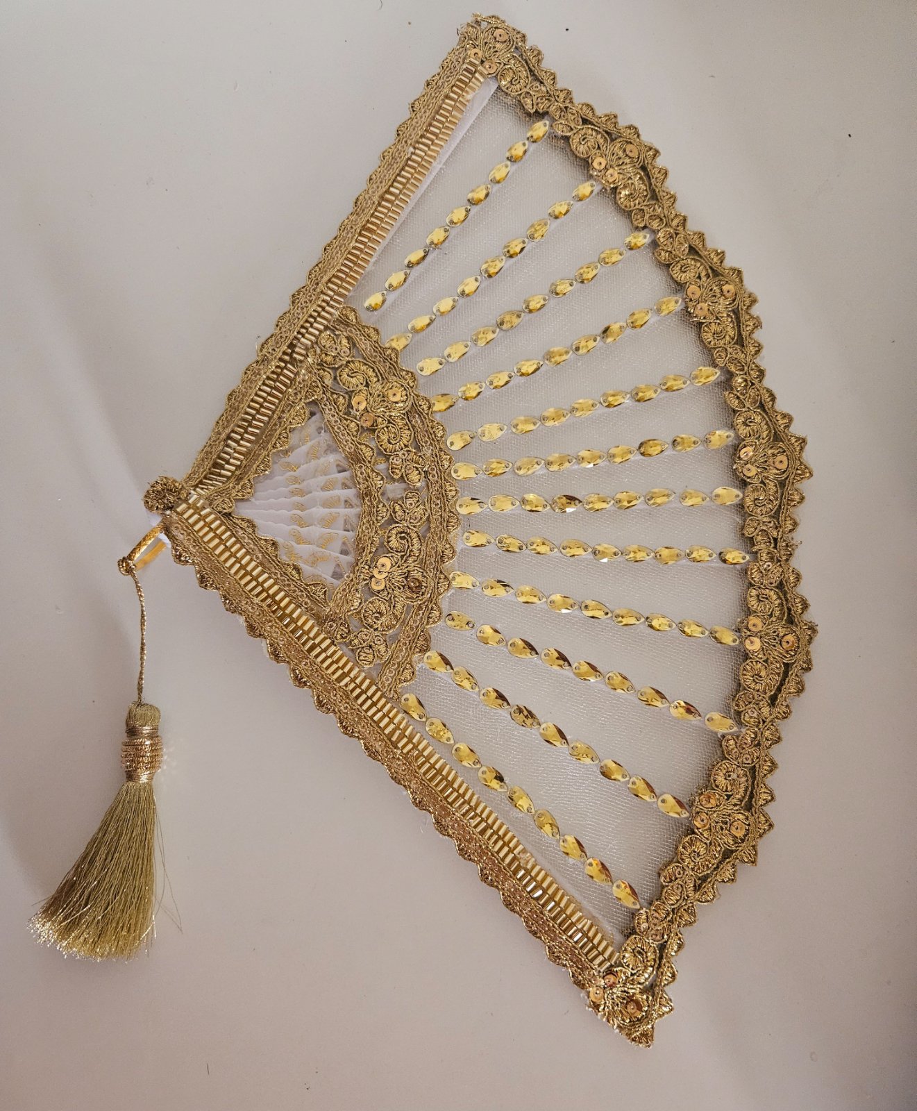 Éventail  عروسة مروحة