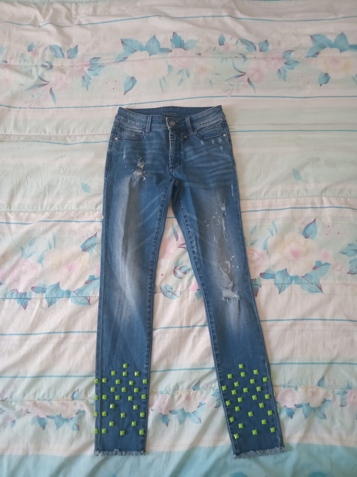 Jean couleur bleu marine pour fille 