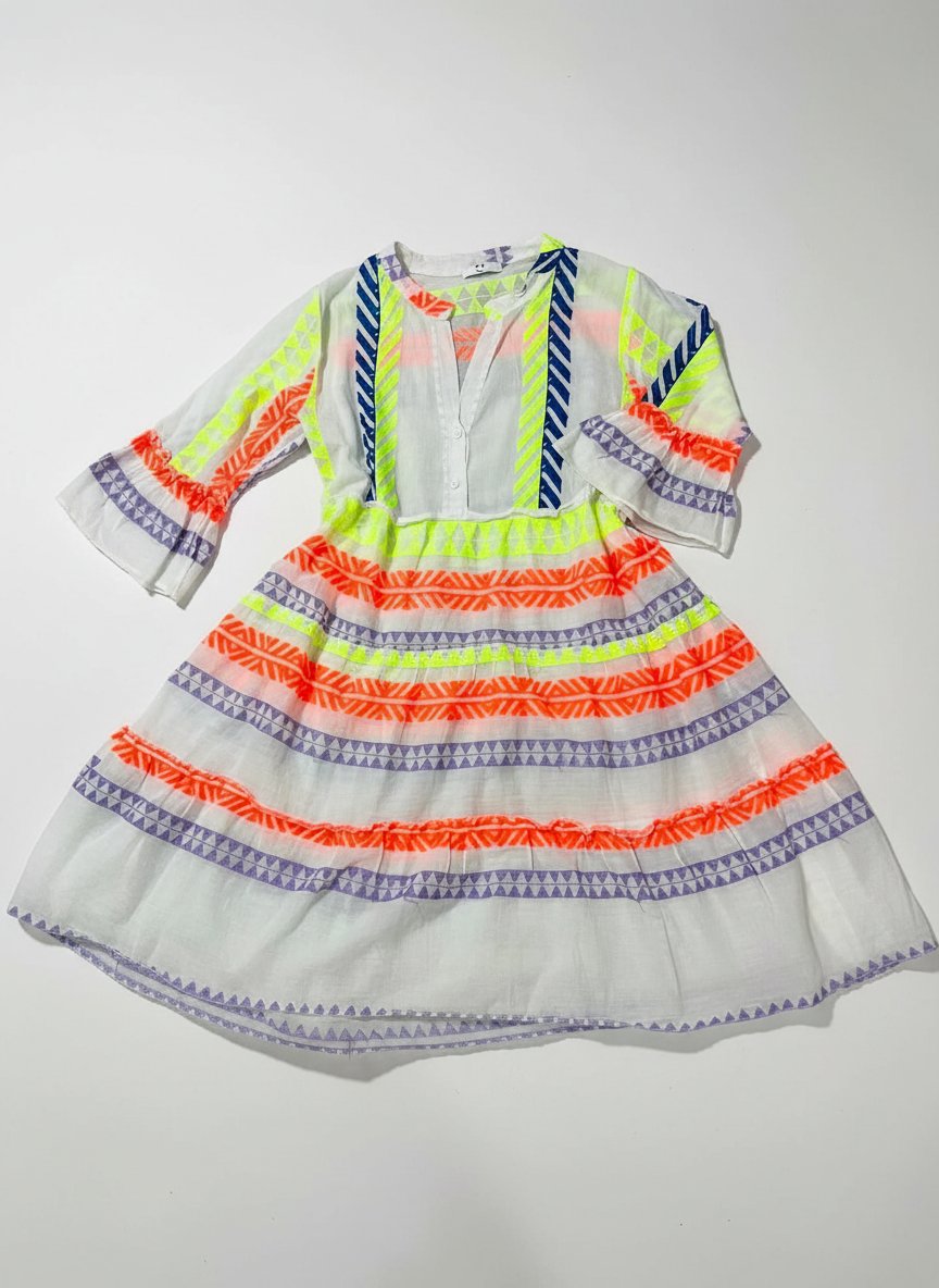 Robe blanche légère idéale pour la plage 