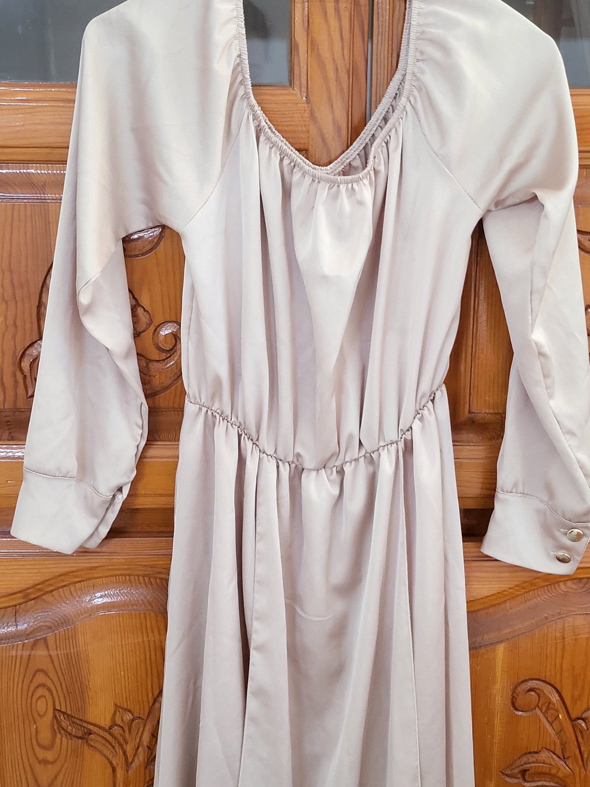 Robe satiné beige créme