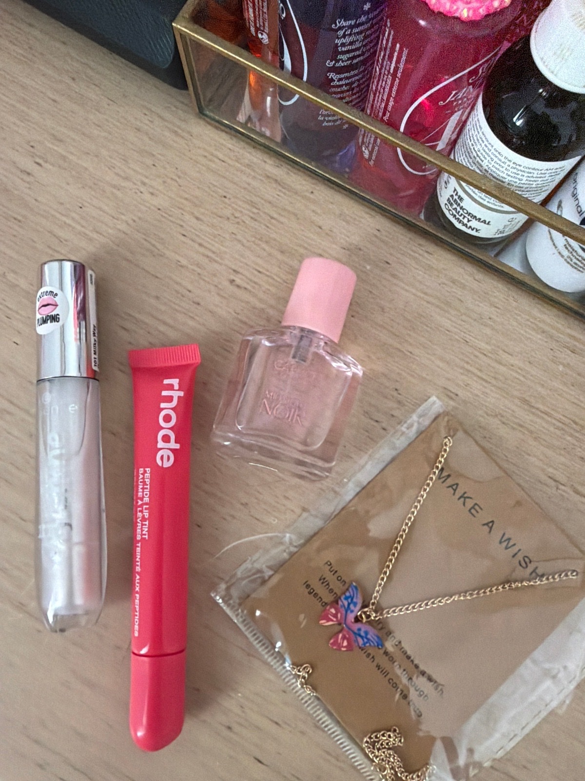 Lot makeup 