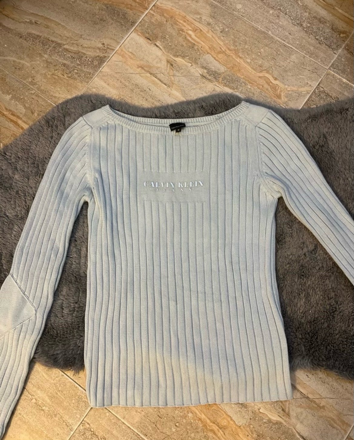 Pull torsadé côtelé à manches longues Calvin Klein Jeans logo monogramme brodé sur le devant de la poitrine