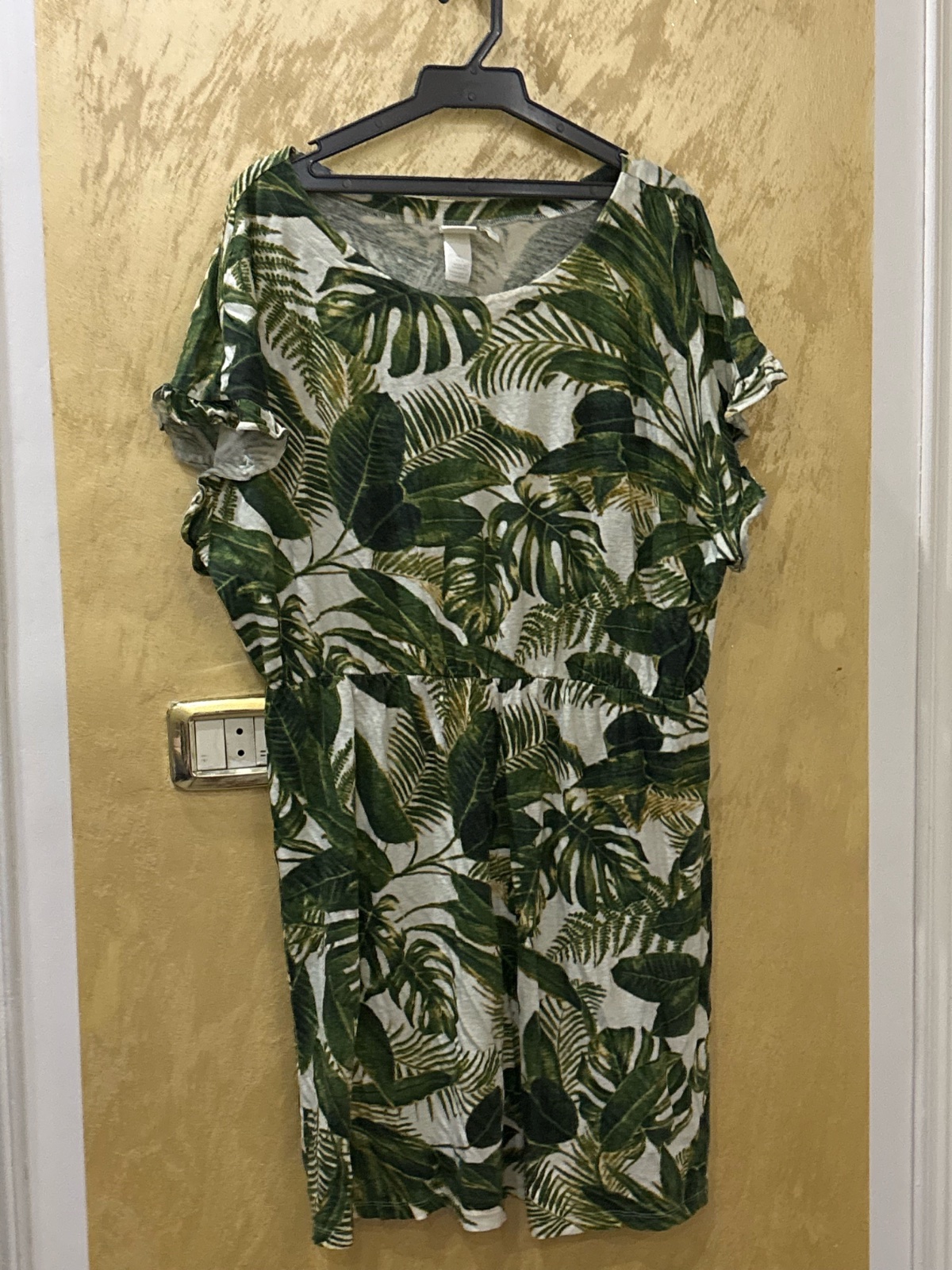 Robe H&M avec un imprimé tropical vert