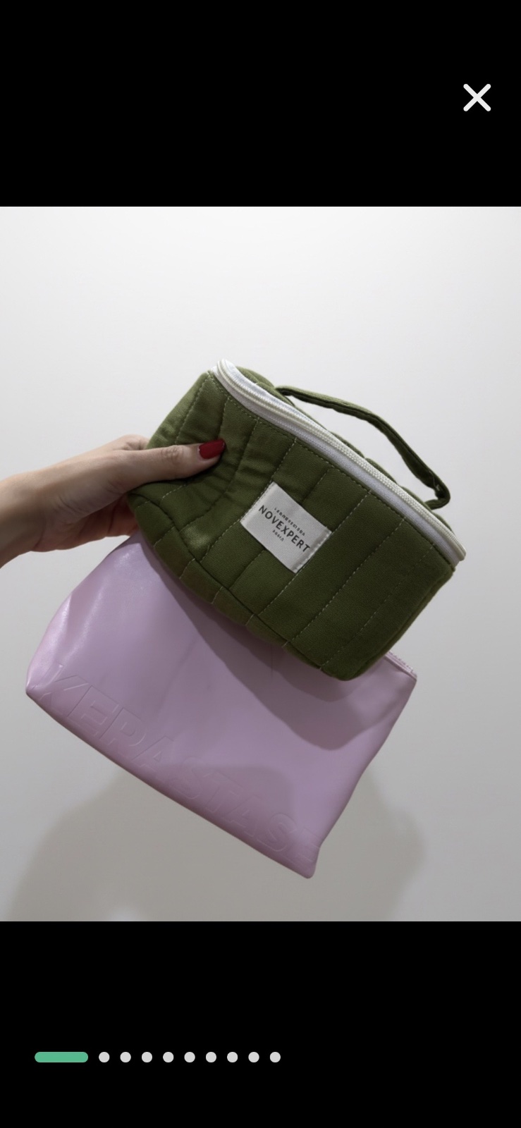 Je vide 02 trousses : Trousse verte neuve de la marque Novexpert+ Trousse pochette rose de la marque Kérastase