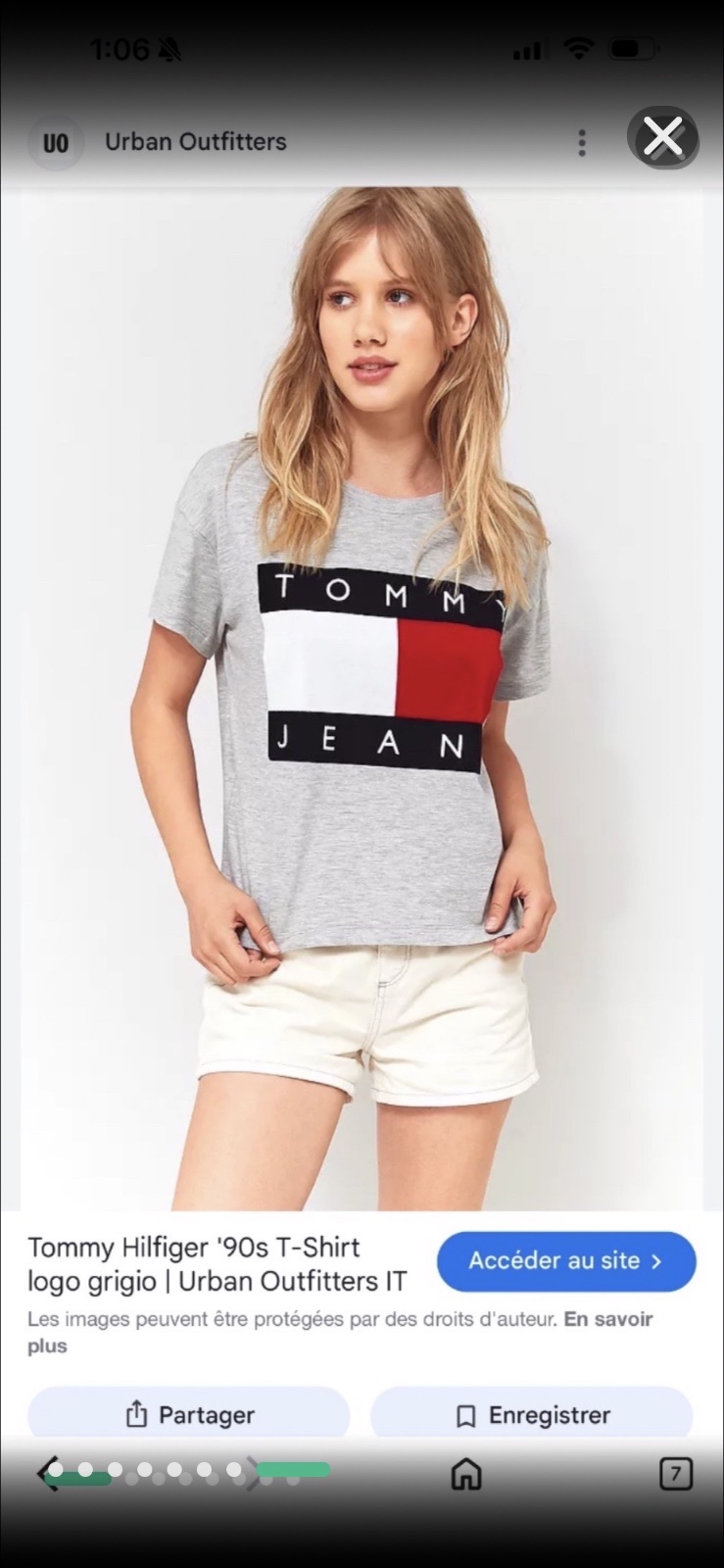 T-shirt gris Tommy Jeans orné d'un grand logo rectangulaire tricolore sur la poitrine