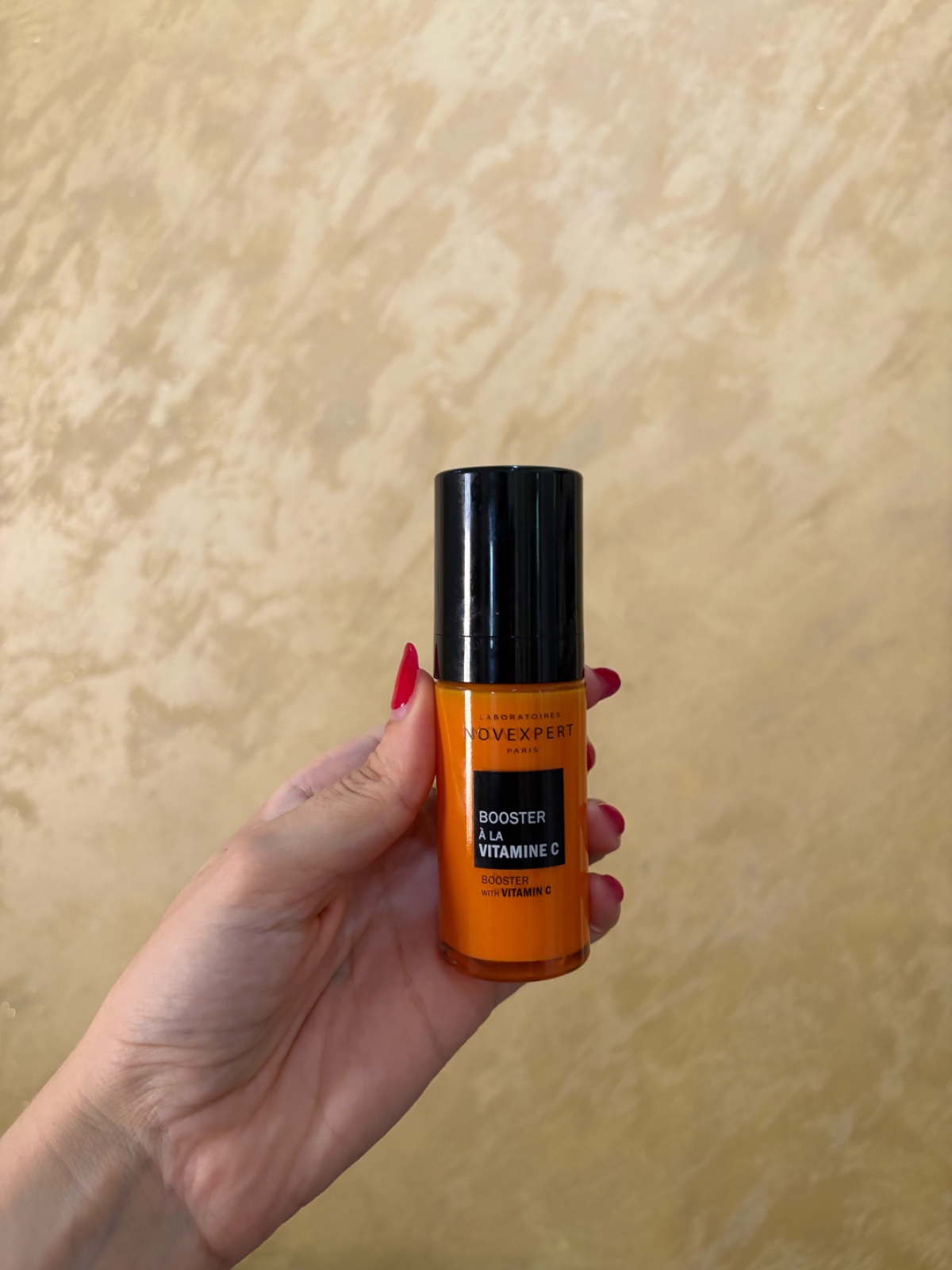 Sérum Novexpert Booster à la Vitamine C, un soin anti-âge et anti-taches de 30 ml