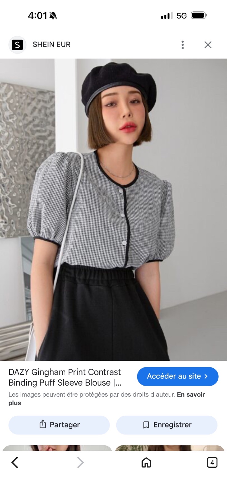 Chemisier à carreaux de la marque Dazy en motif vichy noir et blanc avec des manches bouffantes et une bordure noire contrastée