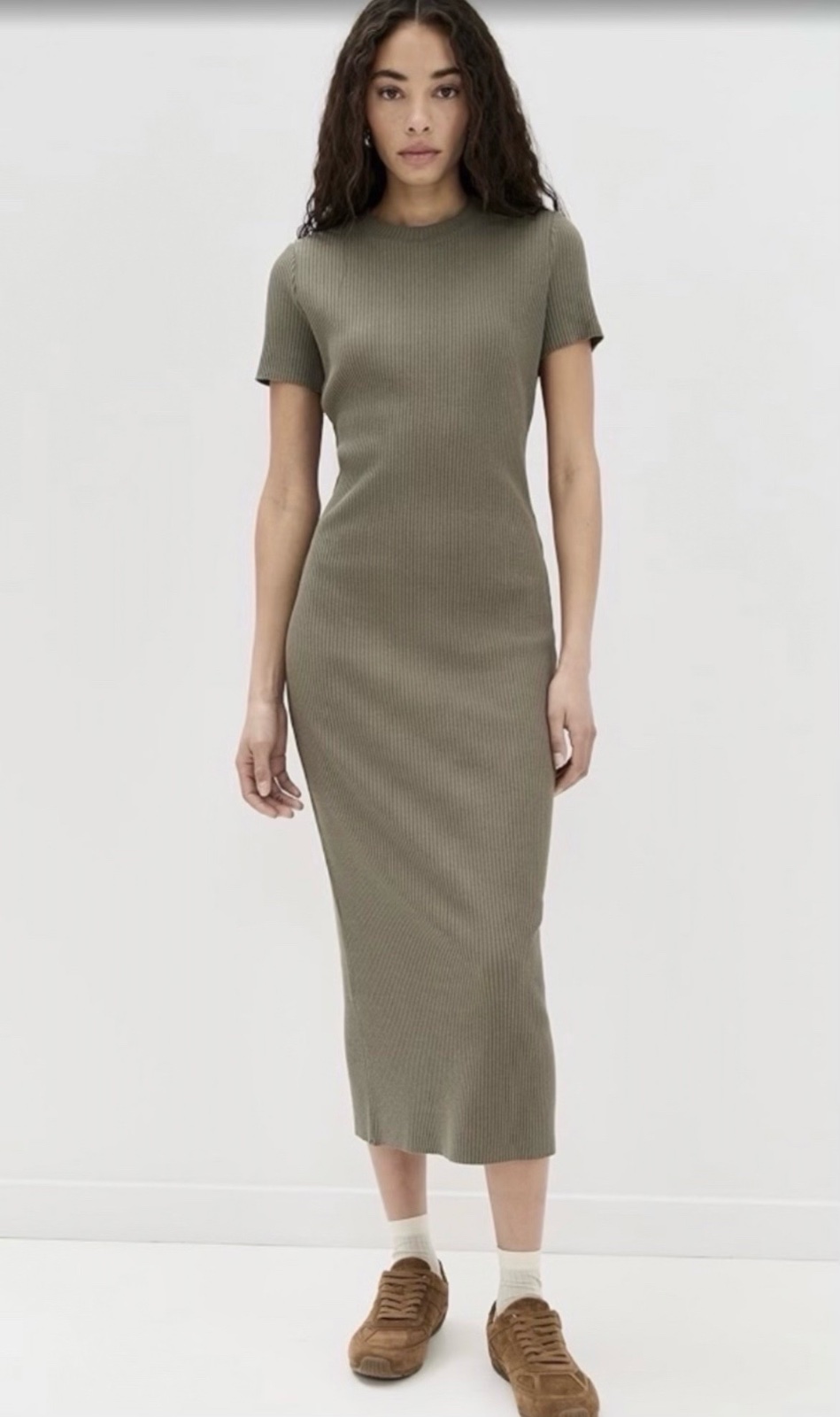 Robe midi Primark en maille côtelée Vince de couleur Kaki